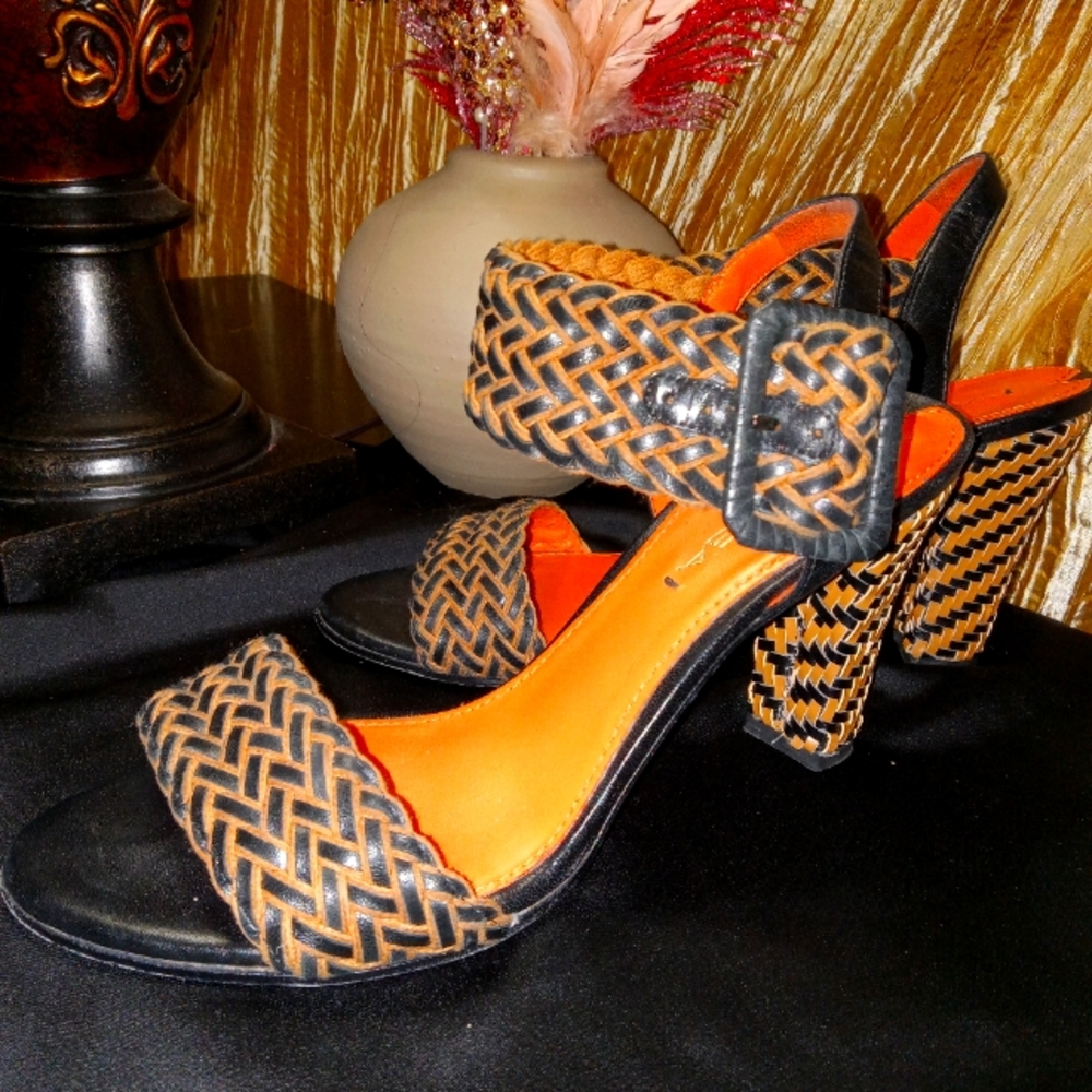VA Spiga Chuncky heel with buckle.  Sz 7.5